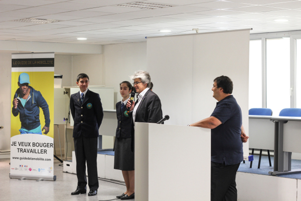 Furkan, Suheda, Ruveyda et Mme Labre du lycée militaire de Saint-Cyr-l’école avec notre Président, Néjib Gasmi.